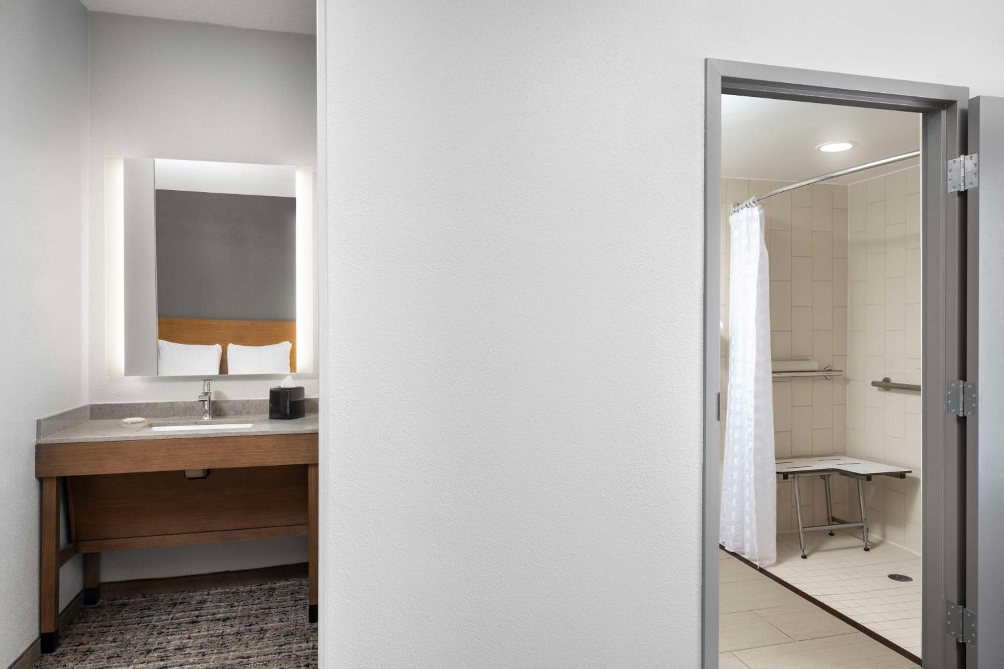 Hyatt Place Indianapolis Airport Exterior foto